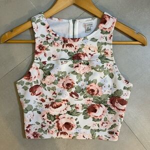 Guess Xsmall Floral Crop Top. Pink-Red/ Green/ White.
